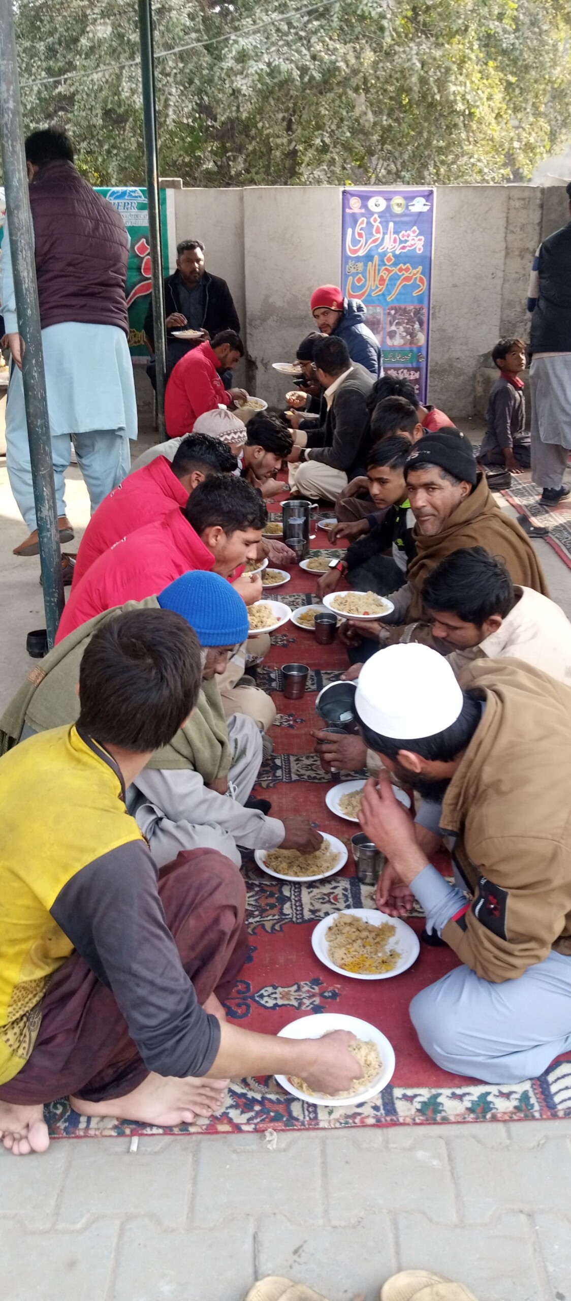 Feed The Hungry In Pakistan (2)