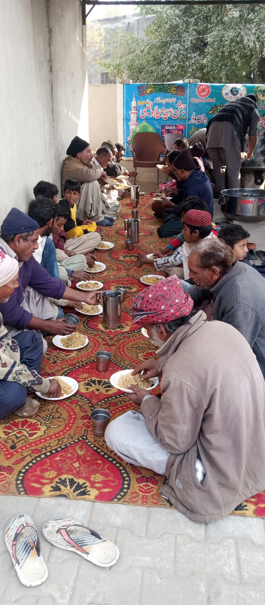 Feed the Hungry in PK (2)